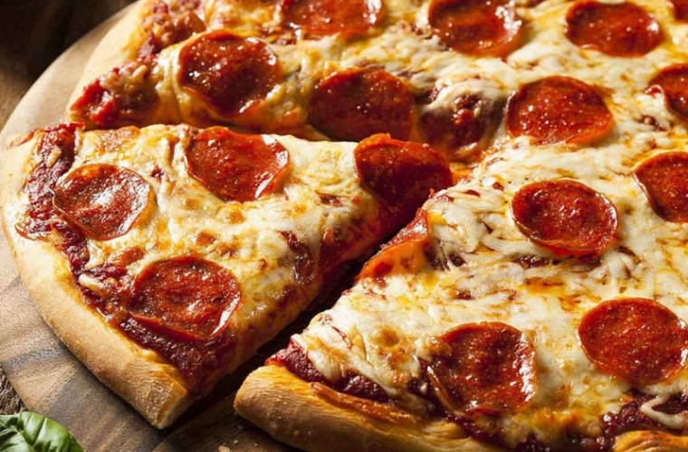 Pizza congelată și dulciurile ți-ar putea aduce nu doar calorii