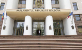Правительство отправило в отставку генсекретаря и 22 госсекретарей большинства министерств