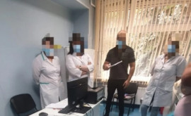 В Молдове полиция проводит проверки в центрах вакцинации от коронавируса