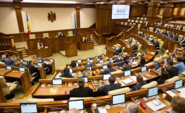 Парламентское большинство отказалось заслушать Минздрав о решениях по борьбе с ковидом