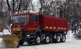 Дорожники провели работы по очистке трасс от снега и льда