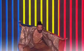 Выход Паши Парфени на сцену в финале Евровидения 2023